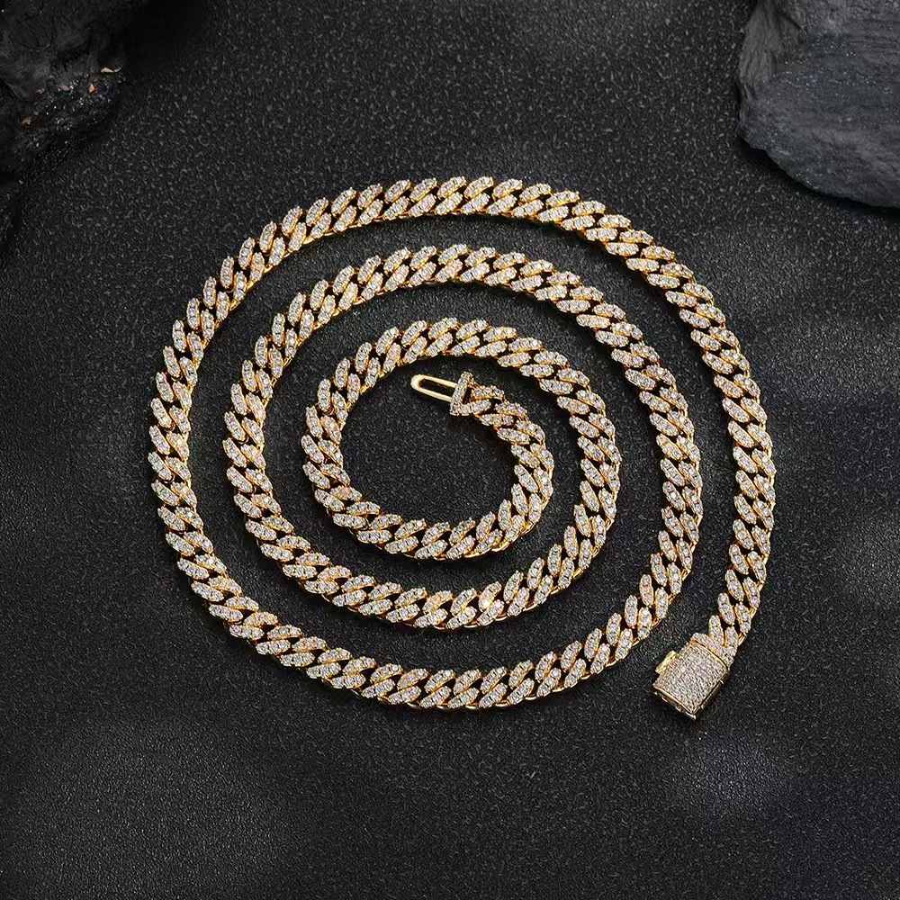 Through the GRA tester, Hip Hop Jewelry 925 sterling silver 8mm frosty VVS Cuban link morganite necklace for men, exudes a sense of sophistication.