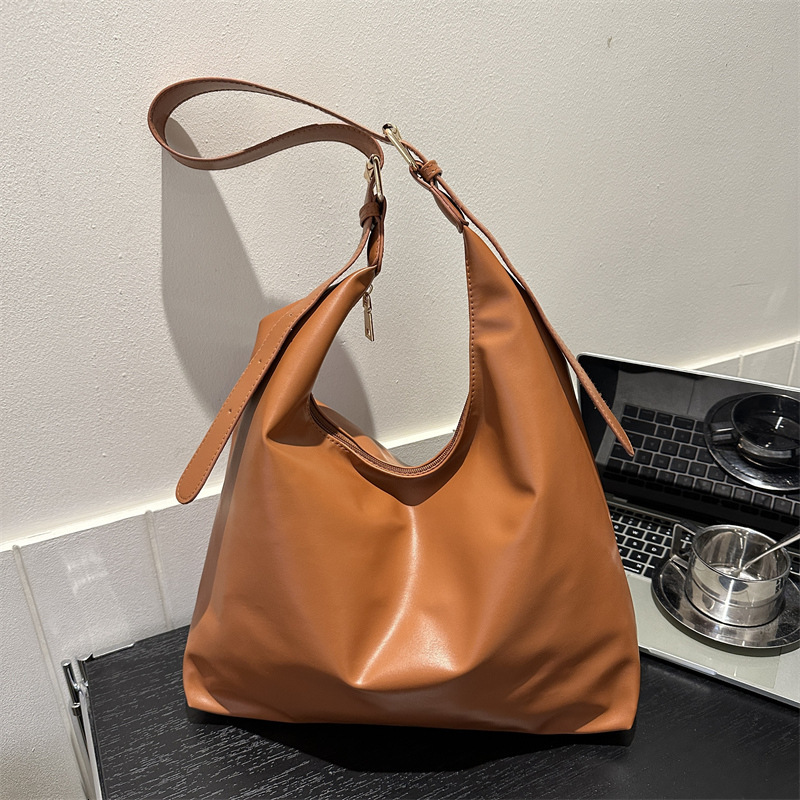 Free Shipping High Value Large-capacity fashionable commuter textured shoulder women, 2026 new versatile stylish tote bag for women