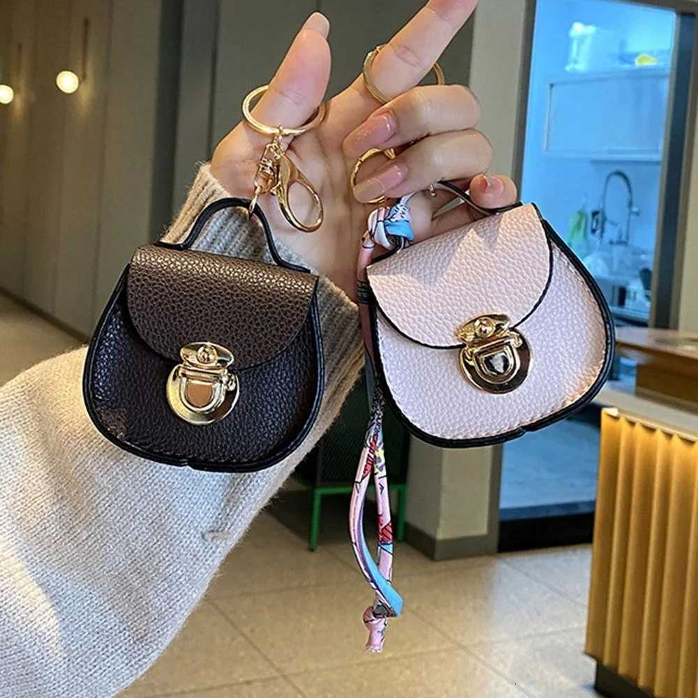 2026 NEW Fashion Keychain Small Coin Purse Premium Leather Multifunction Mini Storage Pouch Earphone Bag for Women Z260330