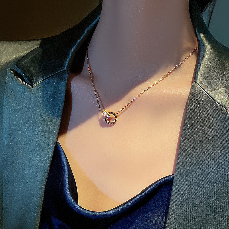 Designer luxury Roman Double Ring Necklace for Women Summer Light Luxury Niche Clavicle Chain Design Sense Number Pendant Choker New Titanium Steel Ne