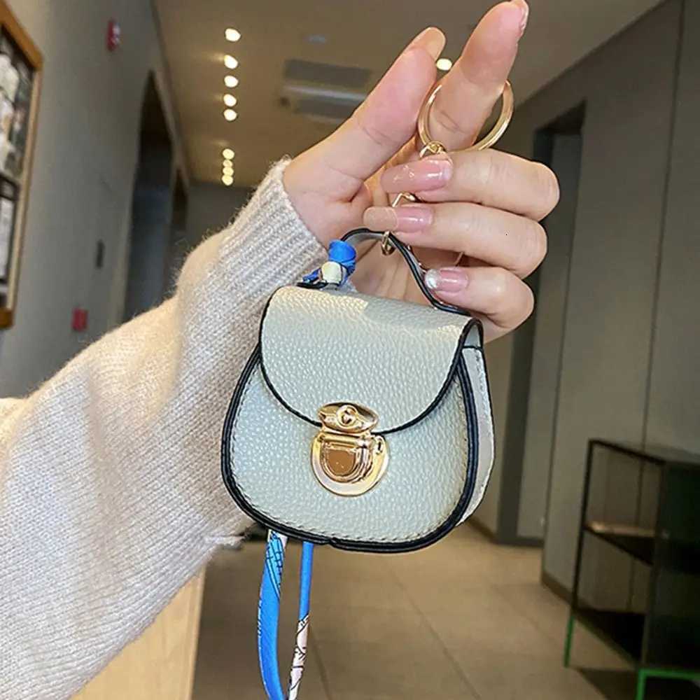 2026 NEW Fashion Keychain Small Coin Purse Premium Leather Multifunction Mini Storage Pouch Earphone Bag for Women Z260330