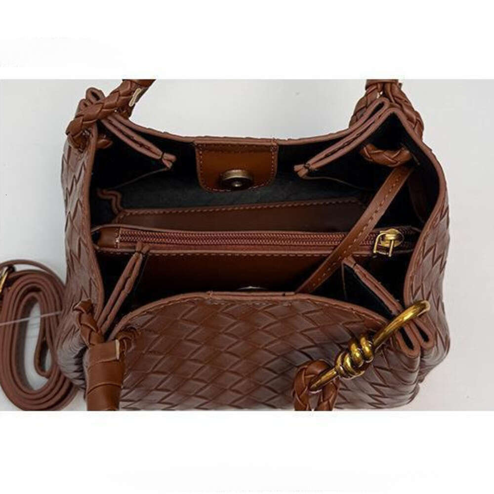 Shoulder Bag Luxury Bag Women's Autumn Winter Outdoor Casual Crossbody Bag Handheld Small Boutique Bucket Bag Designer Bags Large Capacity Undera