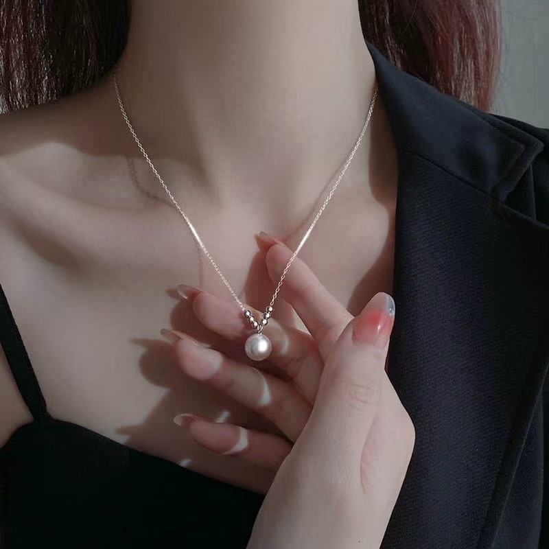 Designer luxury 2026 New Single Pearl Necklace for Women, S925 Sterling Silver, Light Luxury, High-End Clavicle Chain, Niche Design Necklace