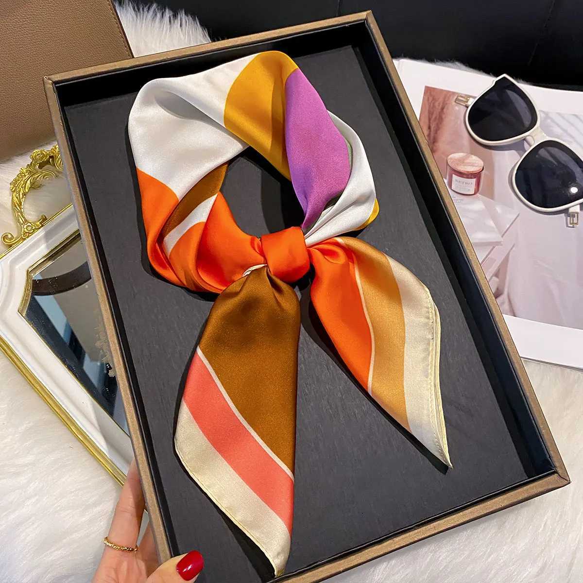 2025 New Fashion 70X70cm Wens Scarf Silk Leopard Print Scarf Square Shawl Decorative band Neck Luxury Design Bandana X260328
