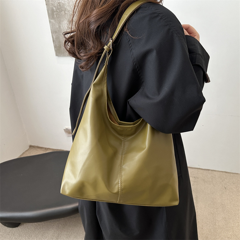 Free Shipping High Value Large-capacity commuter new winter popular 2026 solid color simple textured casual shoulder underarm tote bag for women