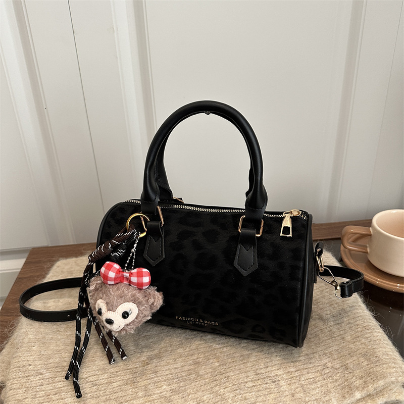 Free Shipping High Value 2025 Autumn New Korean Retro Single Shoulder Bag Fashion Hot Sale Solid Color Commuter Crossbody Bucket Handbag