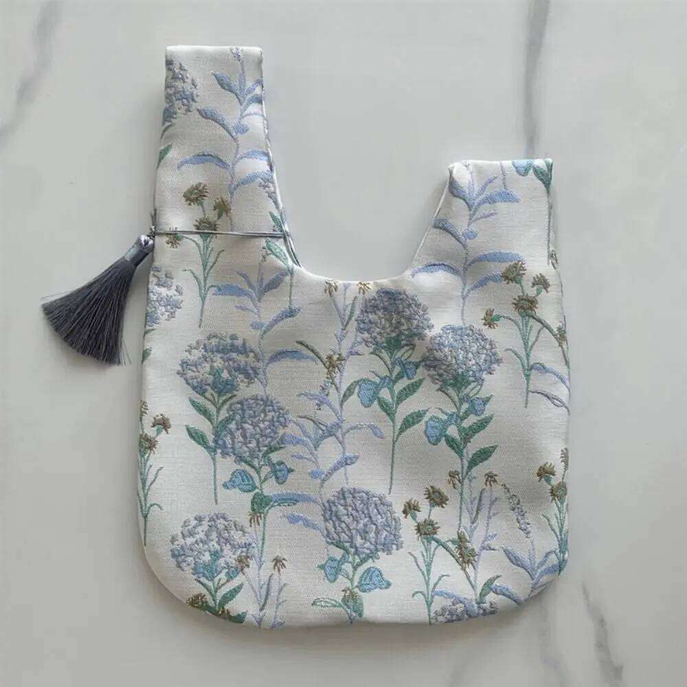 Chinese Embroidery Embroidery Hanfu Handbag New Chinese Style Wrist Bag Imitation Silk Gift Pouch Simple Tassel Pendant Cheongsam Accessory
