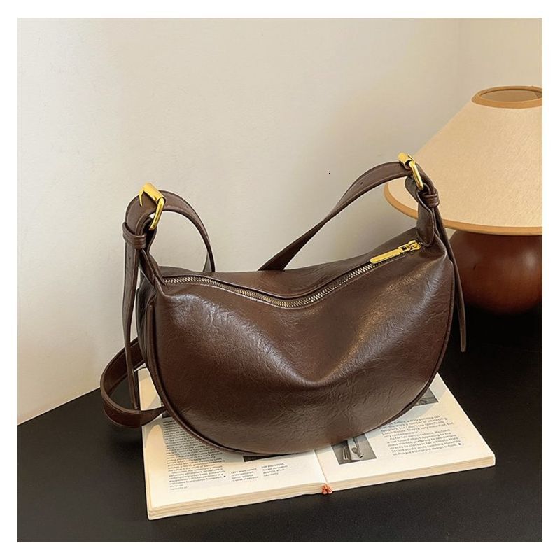 Women's Winter Crossbody 2025 New Fashion Autumn Single Shoulder Vintage Commuter Dumpling Bag