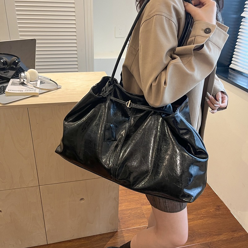 2026 New High end Large Capacity Women's Handbag, New Multi functional Commuter Crossbody Bag, Popular Shoulder Bag, Designer Bag