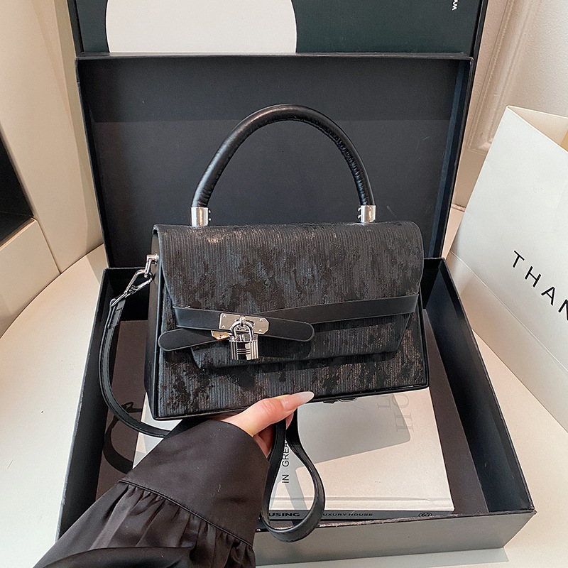 This year's popular for women 2026 new fashion versatile crossbody spring and summer handbags small square bags