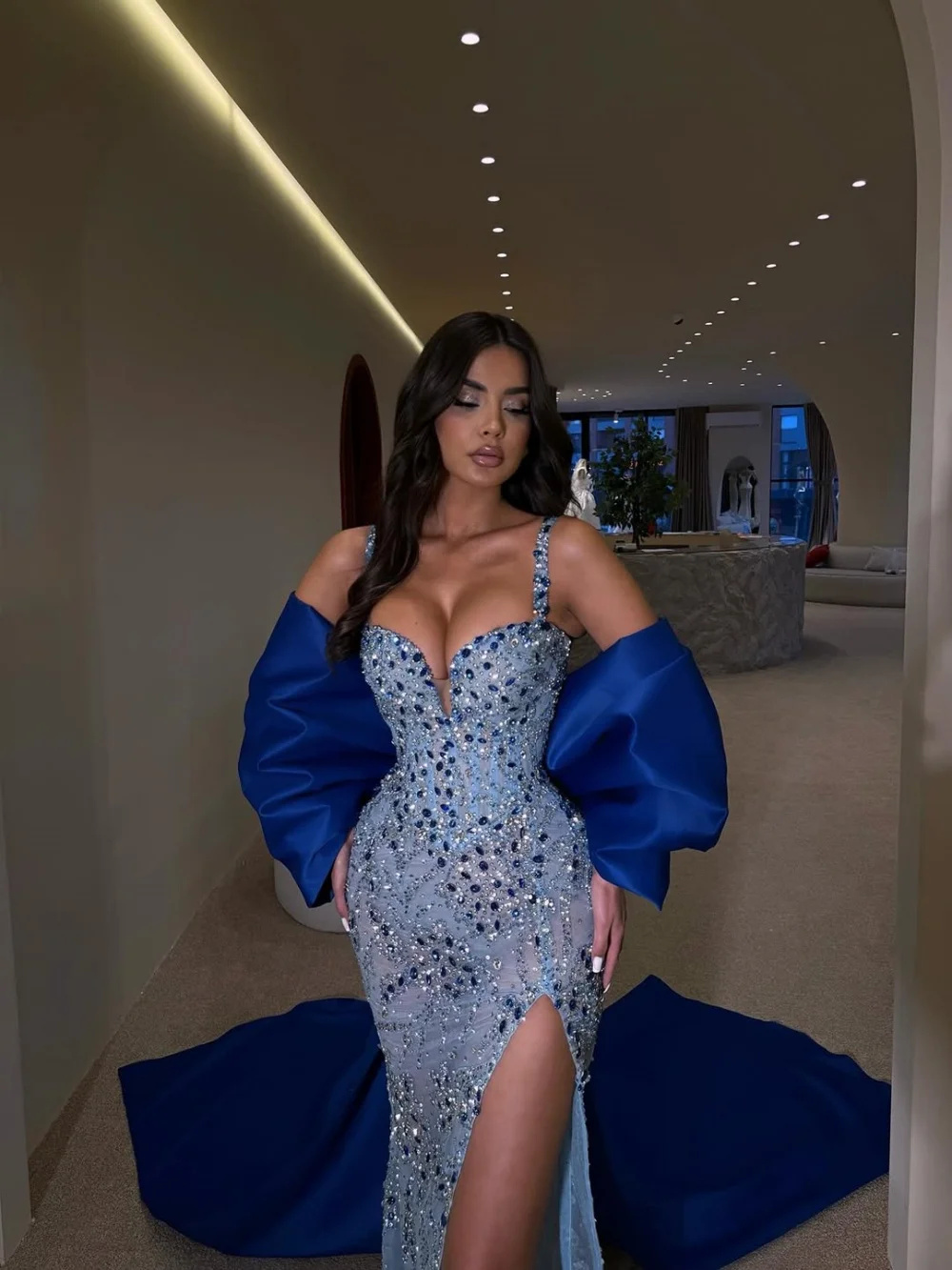 Gorgeous Spaghetti Straps Crystal Prom Dresses Elegant Beaded Sequined Evening Dress High Side Slit Party Gown Customized
