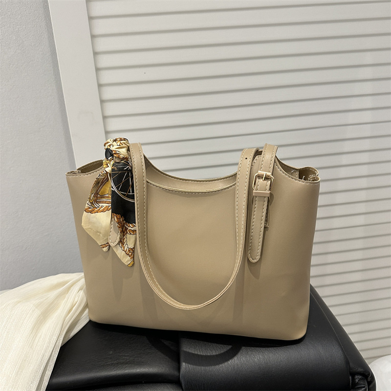 Free Shipping High Value Highly stylish silk scarf handbag, 2025 spring new model, versatile ins shoulder underarm bag, vintage commuter tote bag