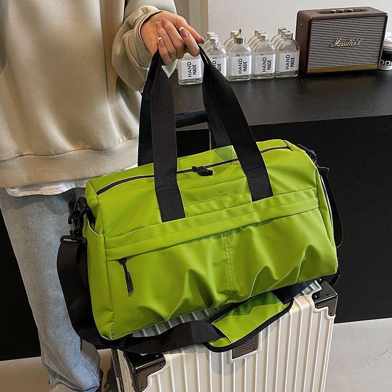 fashion handbag for short trips, 2026 new model, stylish, large-capacity, lightweight crossbody gym storage bag, travel bag
