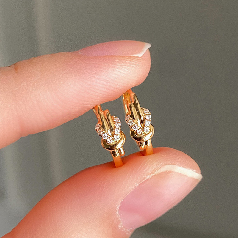 Designer Luxury Lady's Simple Ins Cool Style Temperament Zircon Earrings Small Design With Unique Charm Bow-shaped Earrings Trendy Combination Hi