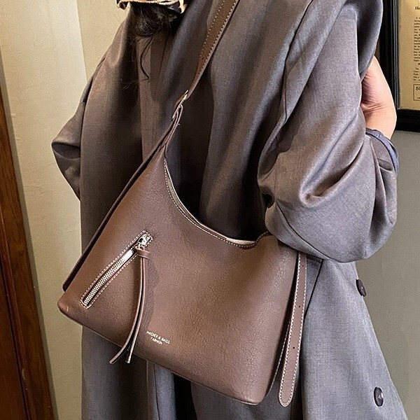 New women's handbags, ladies' shoulder autumn and winter girls' simple backpacks, crossbody bags, trendy bags