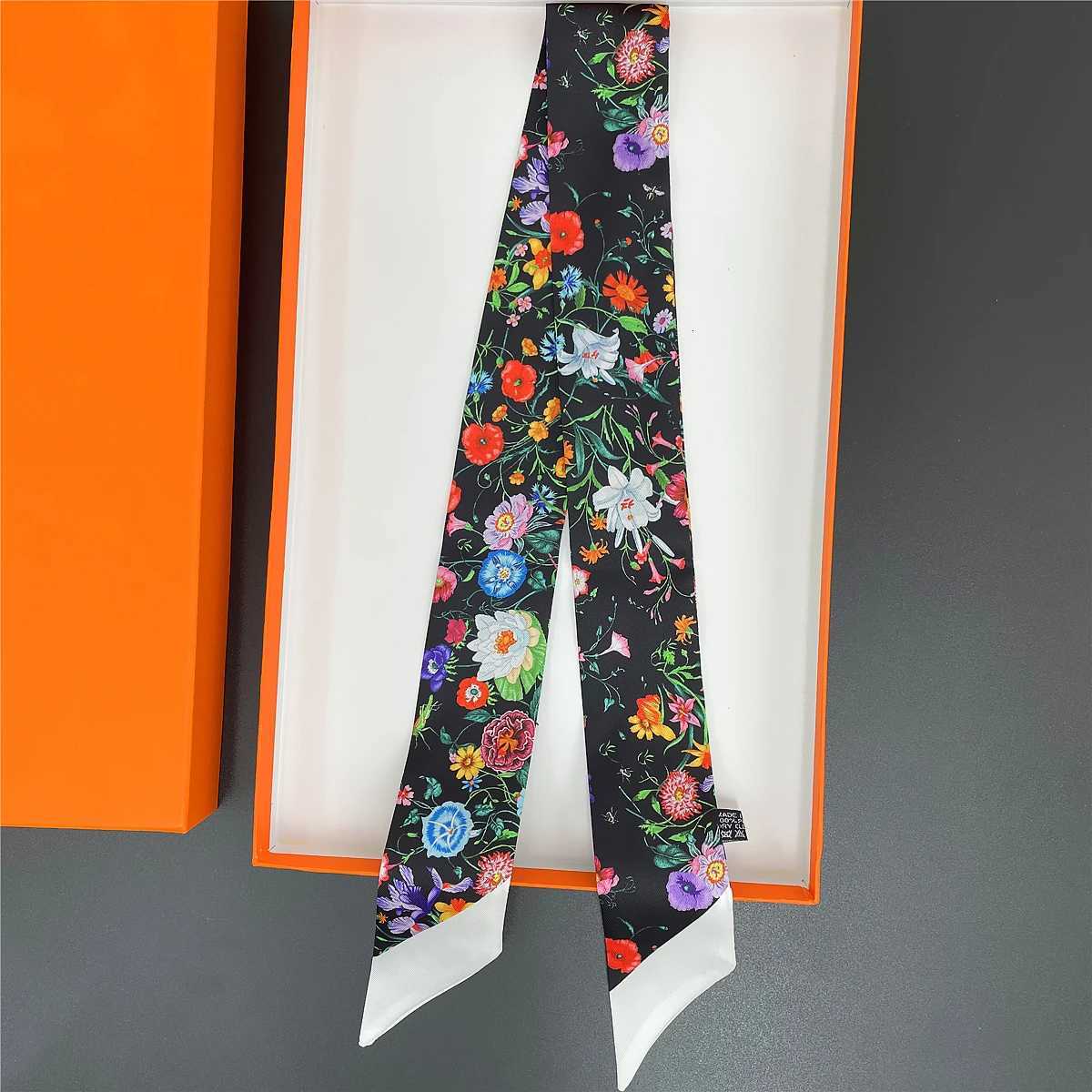 2024 New Design Small Flower Brand Silk Scarf Luxury Scarf Wen Foard Skinny Bag Scarves Neckerchief Fashion Hair band X260328