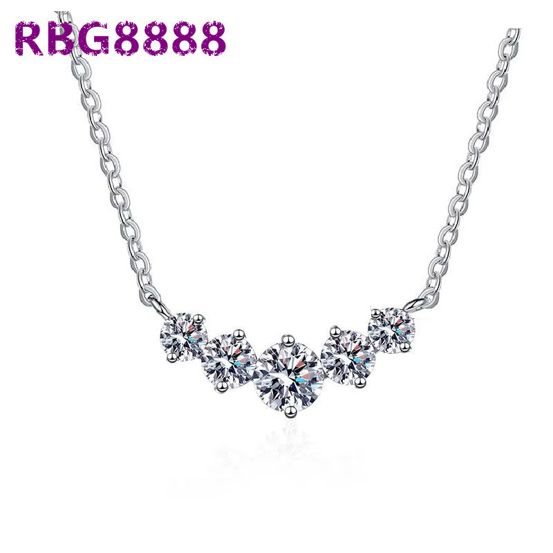 S925 17 Karat D Moissanite Necklace Women Female Simple Smile Seven Princess Pendant Wedding Suitable Made 925 Sterling Silver