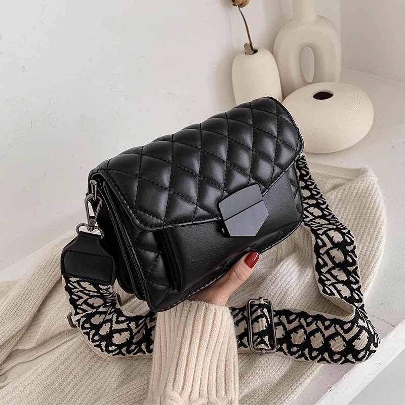 Summer 2025 new popular high-end trendy small square fashionable textured crossbody bag, versatile shoulder bag