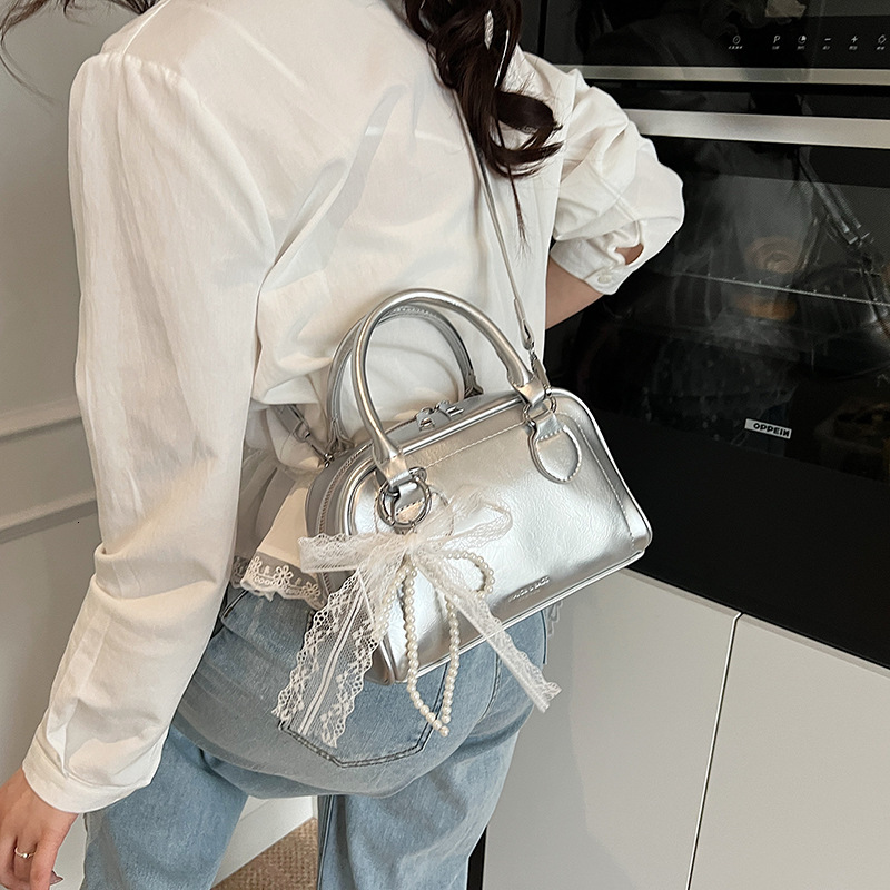 High-End Niche for Women Summer Versatile 2025 New Fashionable Stylish Crossbody Ladies Handheld Pillow Bag