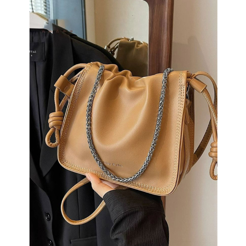 fashion versatile chain for women, new pleated cloud small square bag, 2025 autumn and winter niche crossbody bag