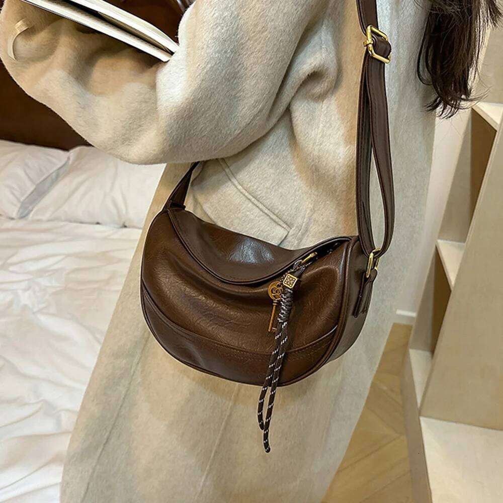 Casual And Fashionable Dumpling For Women New Retro Versatile High End Texture Single Shoulder Diagonal Cross Bag QIBALIANGPIN