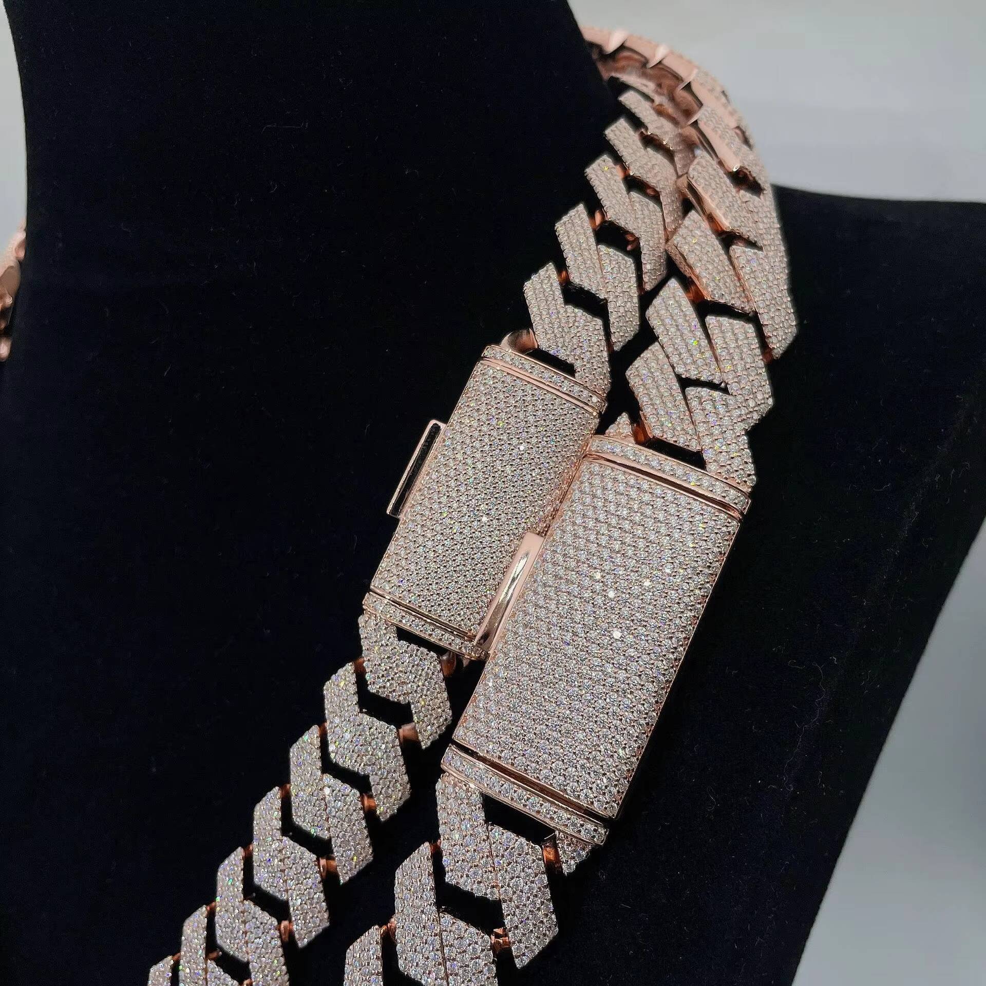 Hip Hop Style 925 Sterling Silver 18mm VVS Moissanite Diamond Cuban Link Chains Necklace for Men and Women Elegant Jewelry