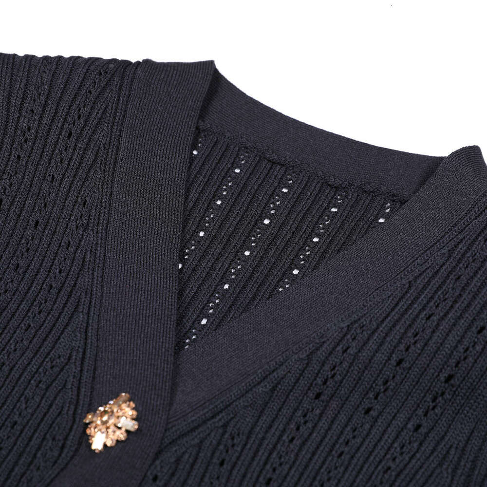 European and American spring and autumn new designer high-quality knitted D7 V-neck slim fit long sleeved women's dress