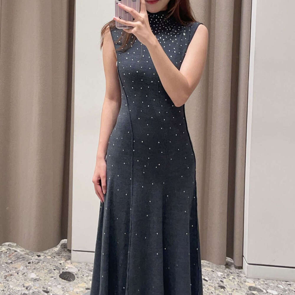 2026 Designer S18 Elegant French Embroidery Half High Neck Slim Sleeveless Grey Knitted Women's Dress