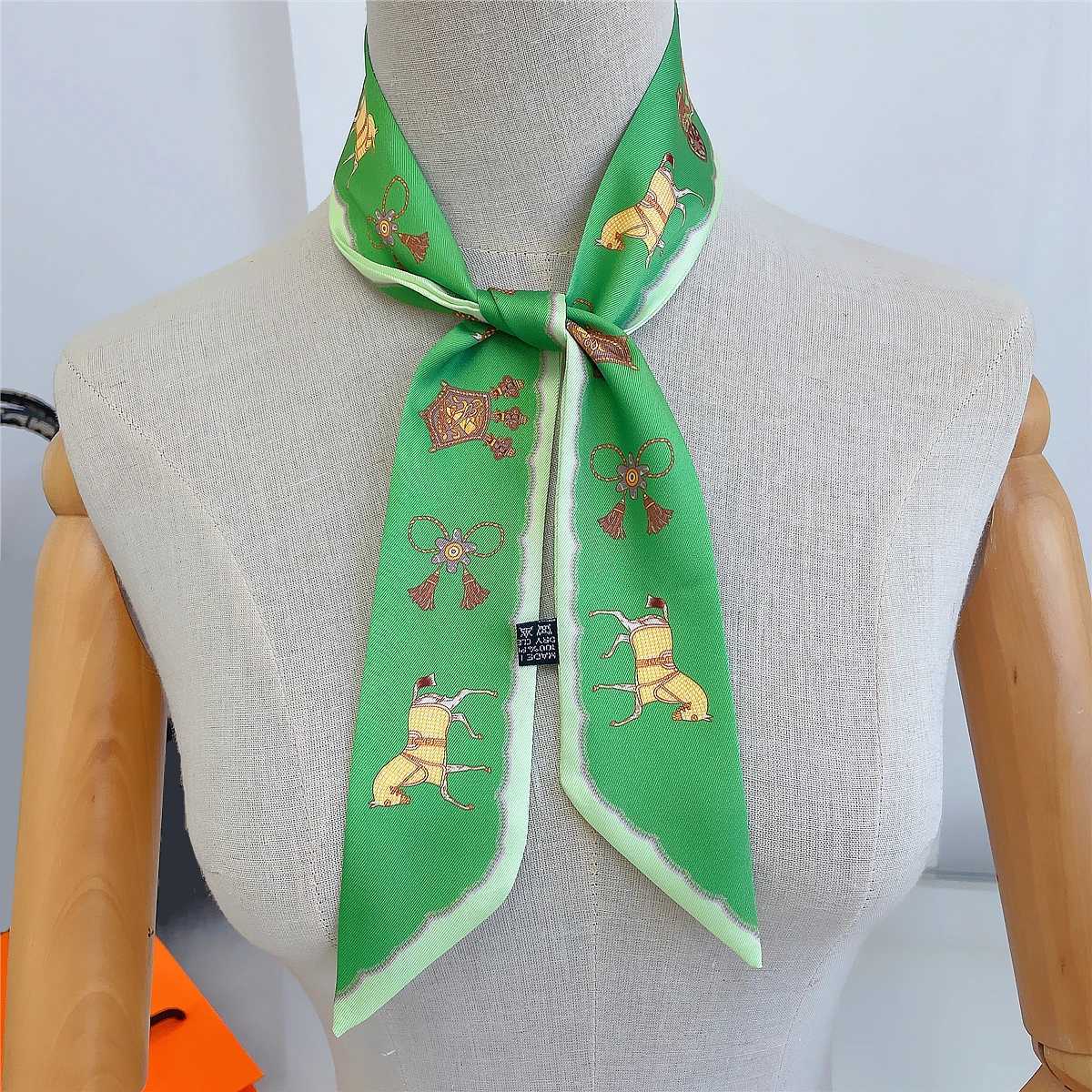 2024 Brand Design Horse Carriage Wen Scarf Luxury Silk Scarf Fashion Hair band Foard Skinny Bag Scarves Neckerchief X260328