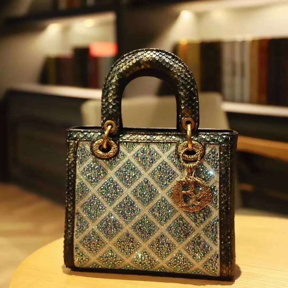 Fashionable Light Crossbody Women S New Style Diamant Argyle Shoulder Bag Versatile Handbag Neutral Minimalist