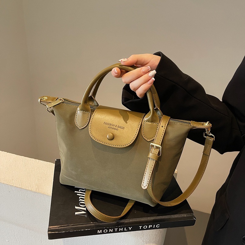Light Luxury Casual High-End Women 2025 New Lightweight Nylon Dumpling for Work Commute Crossbody Bag