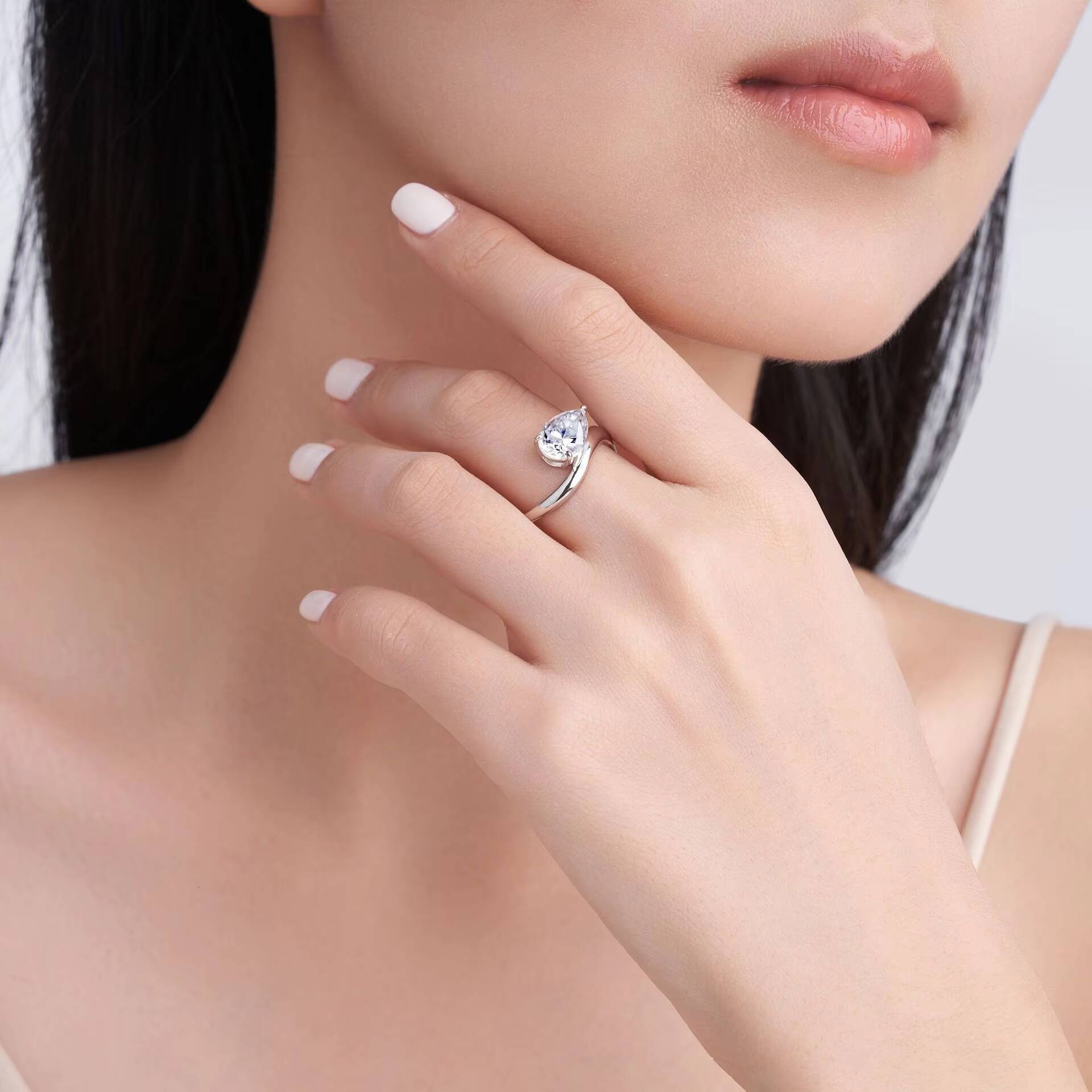 S925 Silver Moissanite Ring Pear Drop Shape Torsion Arm Design Light Luxury Womens Proposal High End Jewelry