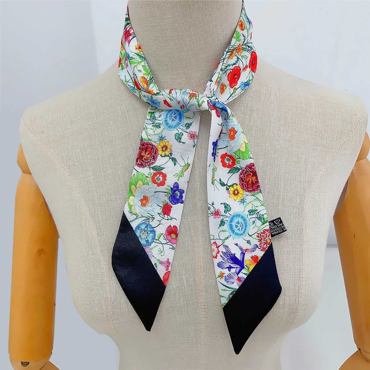 2024 New Design Small Flower Brand Silk Scarf Luxury Scarf Wen Foard Skinny Bag Scarves Neckerchief Fashion Hair band X260328