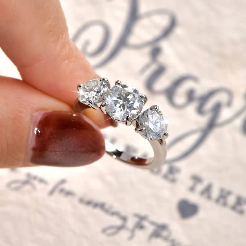 D VVS1 Moissanite Gold Filled Unisex Bridal Anniversary Gift Claw Setting Round Three Stone Engagement Ring for Men and Women