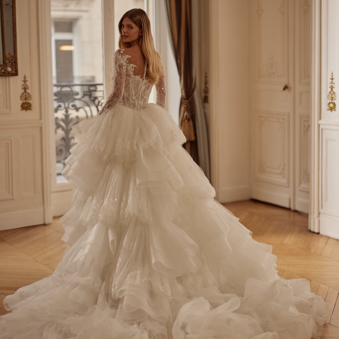 Luxury Ball Gown Wedding Dresses Detachable Train Long Sleeves Beads Appliques Lace Bridal Gowns Customized Robe