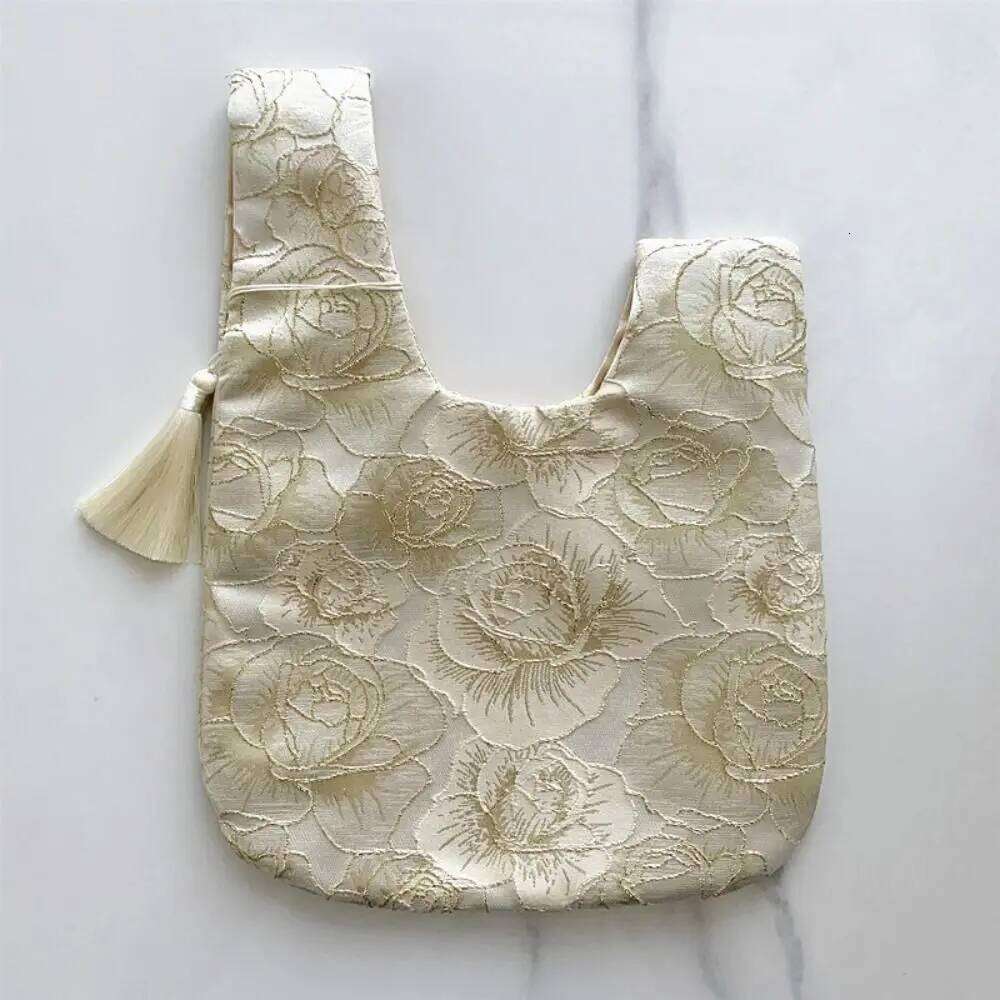 Chinese Embroidery Embroidery Hanfu Handbag New Chinese Style Wrist Bag Imitation Silk Gift Pouch Simple Tassel Pendant Cheongsam Accessory