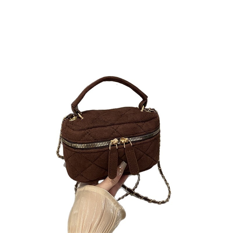 quilted chain handbag, makeup new women's bucket bag, fashionable shoulder and crossbody bag