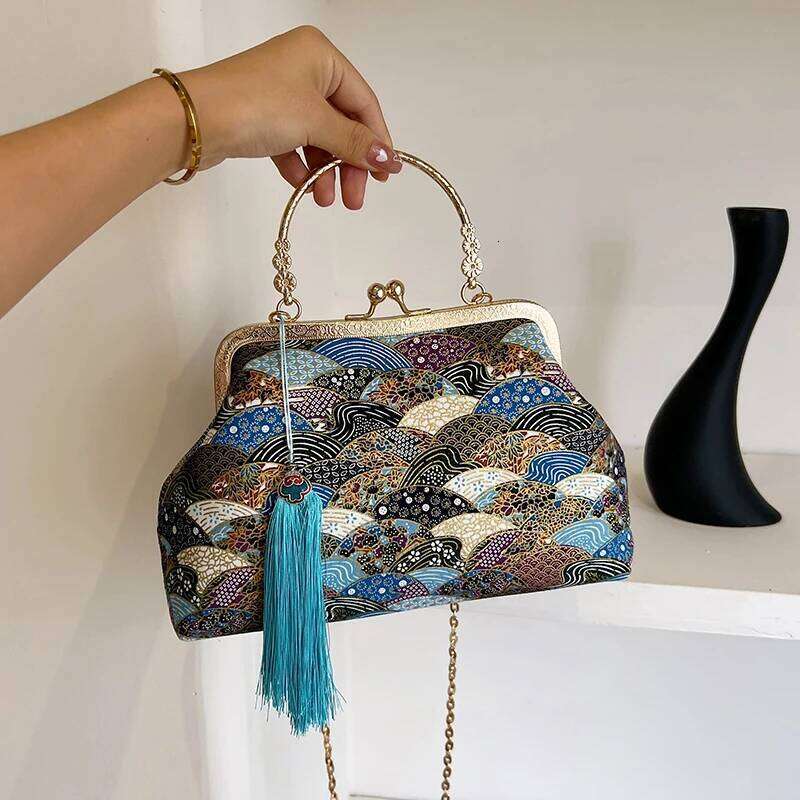 Chinese Embroidery Vintage Embroidered Women's Shoulder Bags Elegant Metal Top Handle Purse With Adjustable Chain Strap Party Clutch Handbag Wall