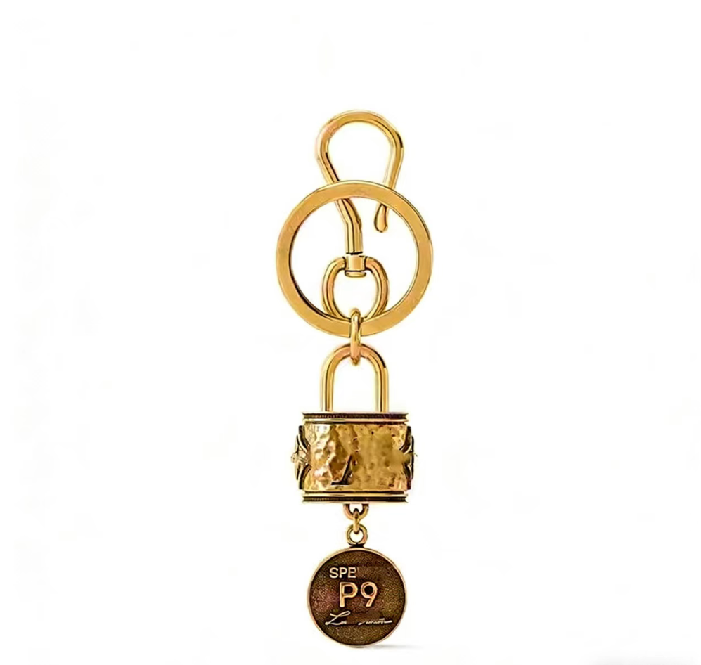 Fashion Classic Speedys P9 TRUNKS BAGS Keychains styles Luxury Charm HORSE Relief Monogram key chains designer unisex bag car key holders for men and women With box
