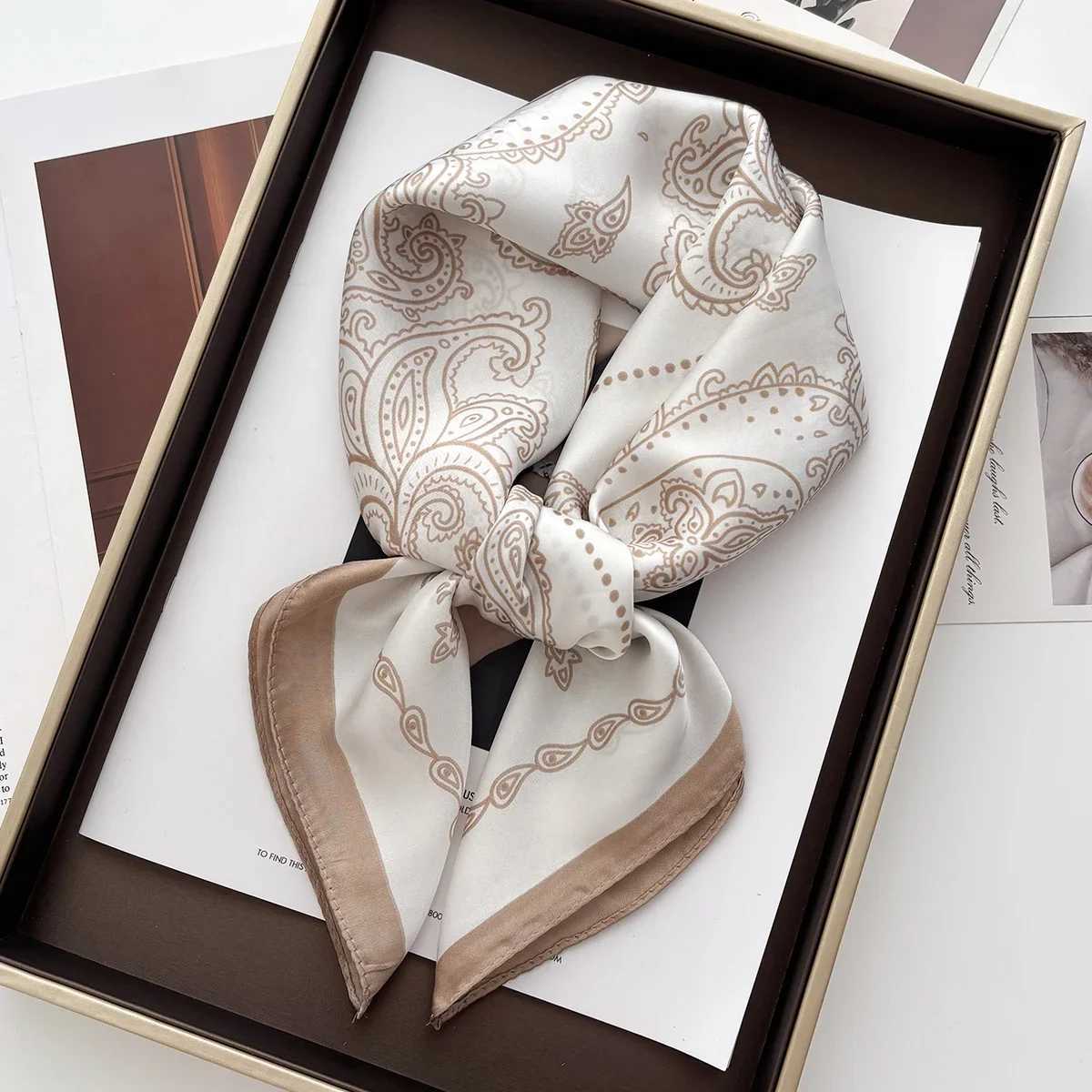 Luxury New Design Satin Print Scarf Wen Scarves Bandana Hijab Neckerchief Shawl Kerchief Hair Band Foard Lady X260328
