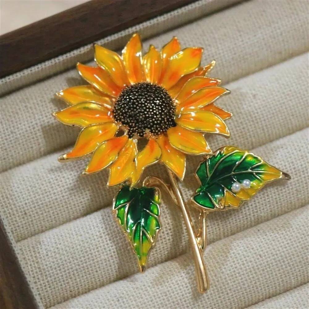 Baroque Luxury Pins Flower Sunflower Design Couple Surprise Gift Enamel Brooch Beautiful Lapel Pin Accessories