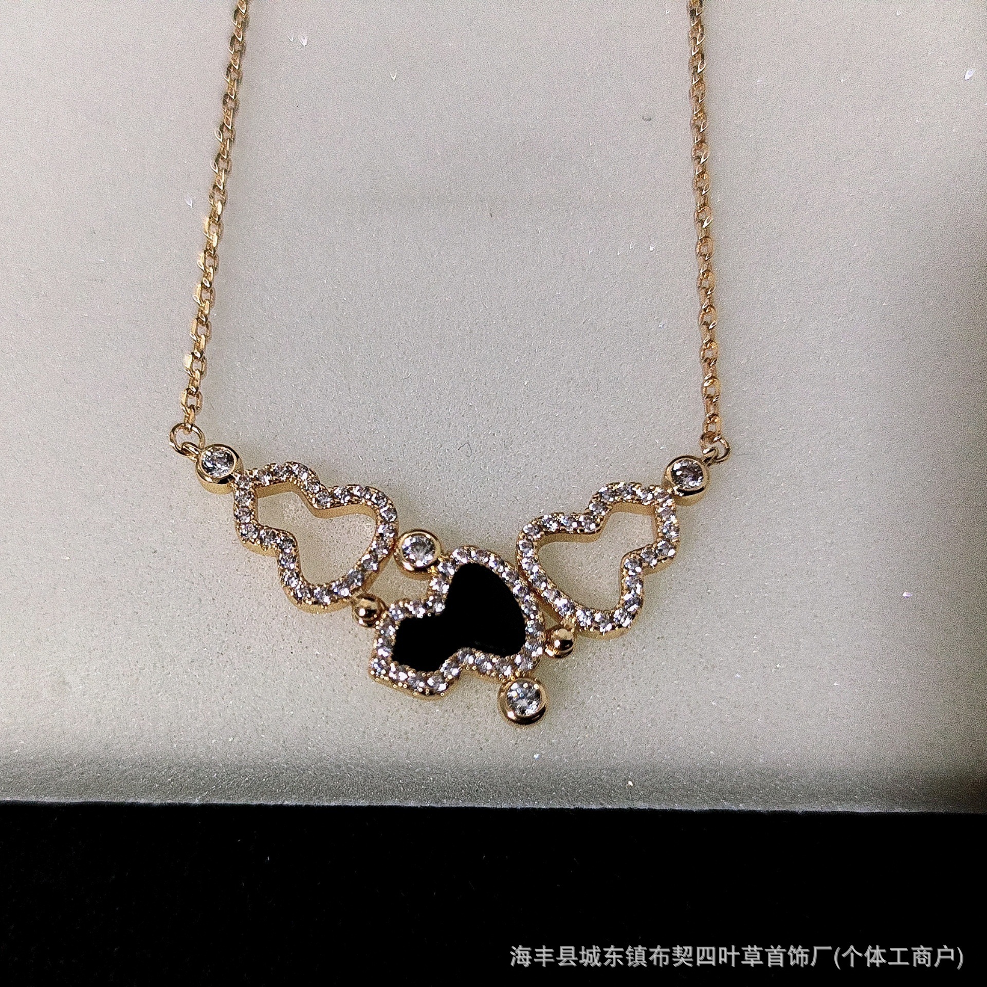 Designer luxury New high-quality V-gold version with white mother-of-pearl hollow pendant, fortune and prosperity bracelet,