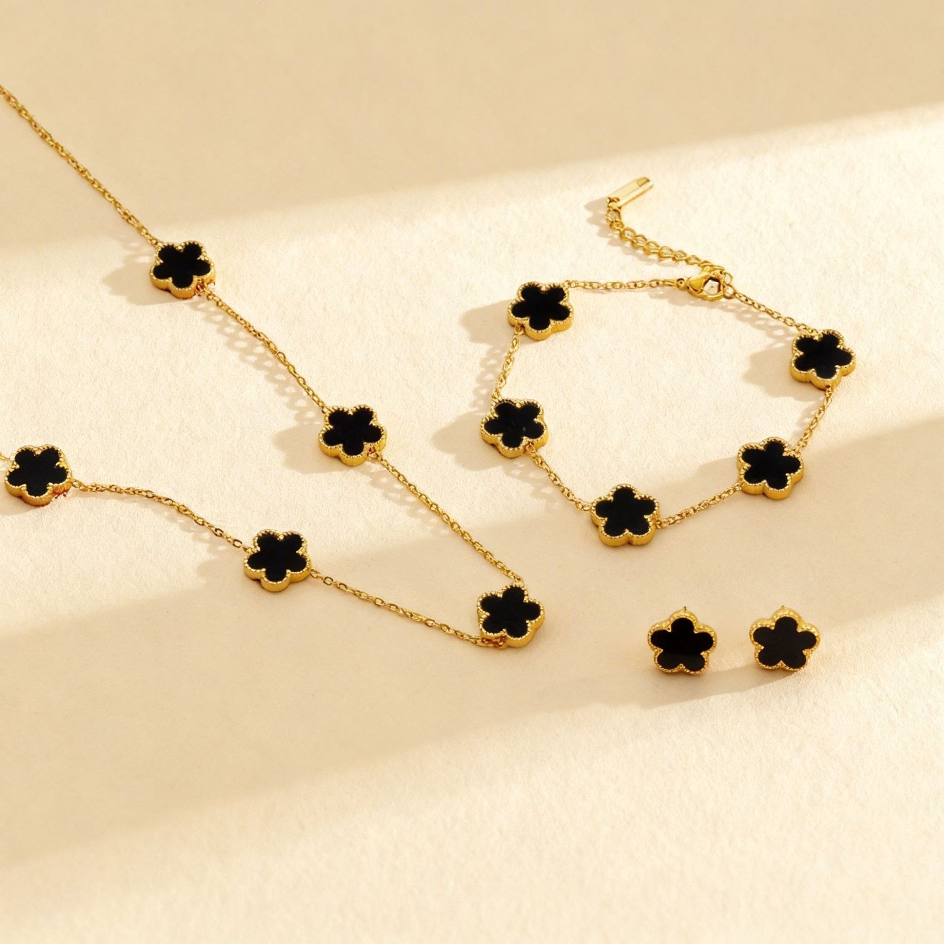 Designer Luxurious New Women's Exclusive Light Luxury High-end Double-sided Five-leaf Clover Necklace, Bracelet And Stud Earrings Set