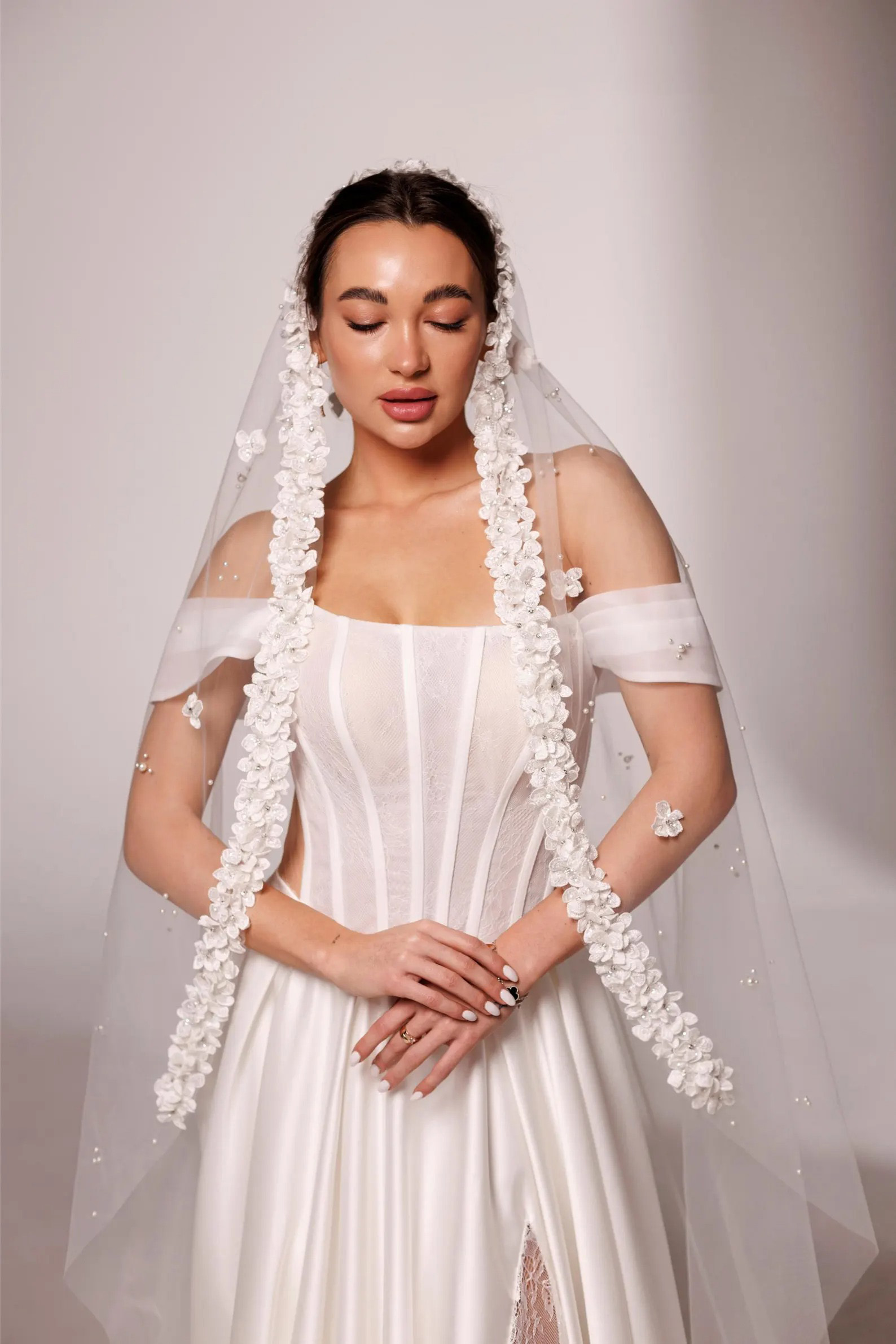 Fashion Bridal Veils Long Appliques Lace Wedding Veil 1 Layer 3 Meters Long Tulle For Brides Hair Accessories Custom Made