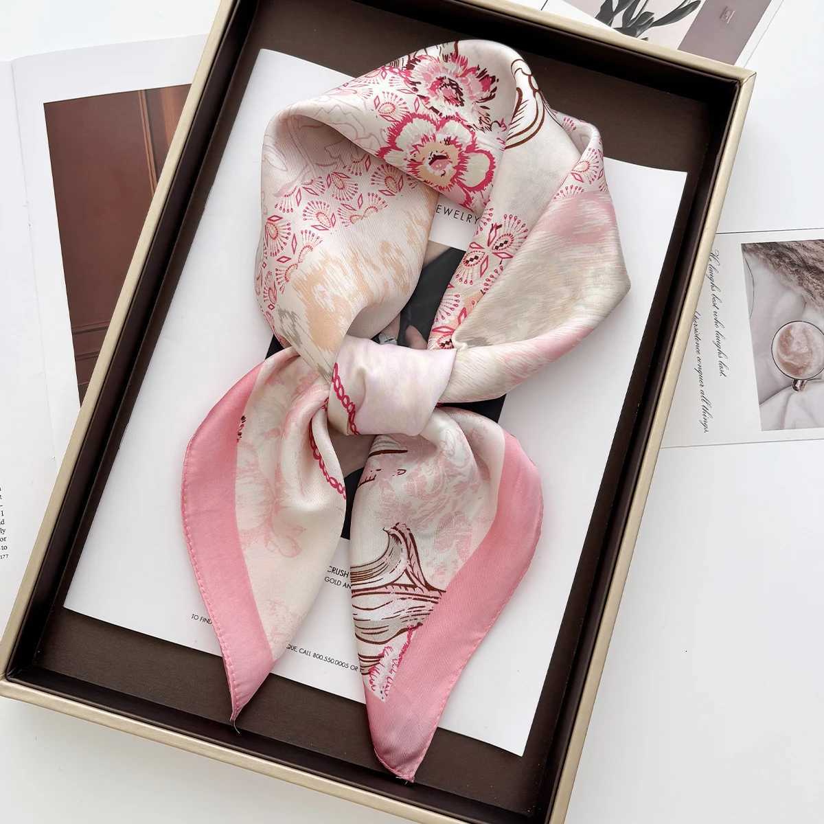 Luxury New Design Satin Print Scarf Wen Scarves Bandana Hijab Neckerchief Shawl Kerchief Hair Band Foard Lady X2603281