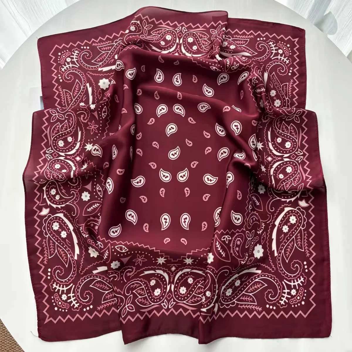 1 Pcs Paisley Bandana Scarf for Wen Lightweight Satin Silk Like band Versatile for Hair Neck Wrist Boho Style X260328