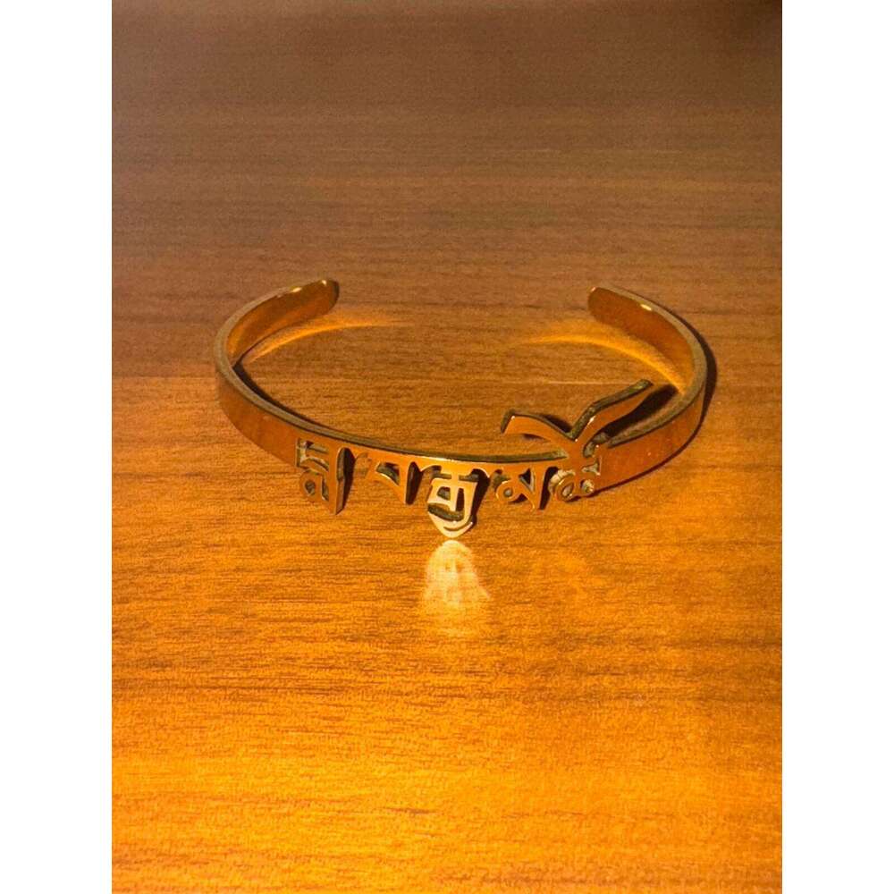 Tibetan Six-Syllable Mantra Bracelet Om Mani Padme Hum Charm Chain | Lightweight Gold Beaded Wristlet