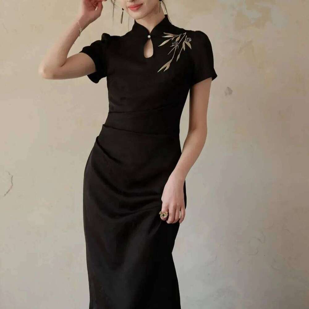Elegant Daily Chinese Qipao Short Sleeve Ethnic Embroidery Cheongsam Vintage Slim Fitting Dress Solid Color MAKOUFEI