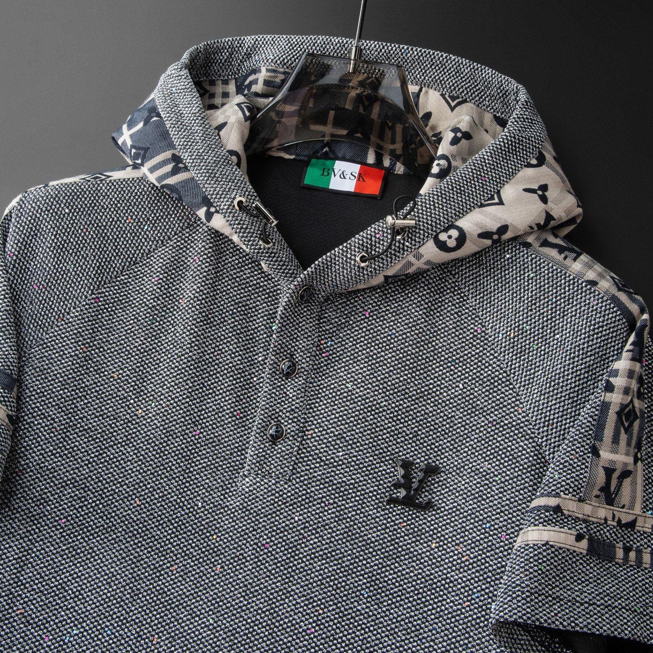 High-quality men's hooded T-shirt European high-end trendy brand patchwork hooded badge polo shirt, short-sleeved, 2026 new summer light luxury f