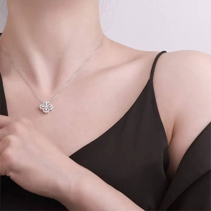 Luxury 925 Silver Necklace Women Fashion Moissanite Pendant for Gift